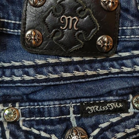 Miss Me Girls Size 10 Denim Capri, Medium Wash - Picture 5 of 7